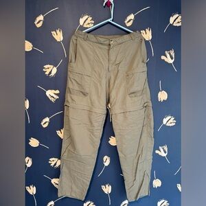 Columbia hiking pants convertible to shorts - green size medium